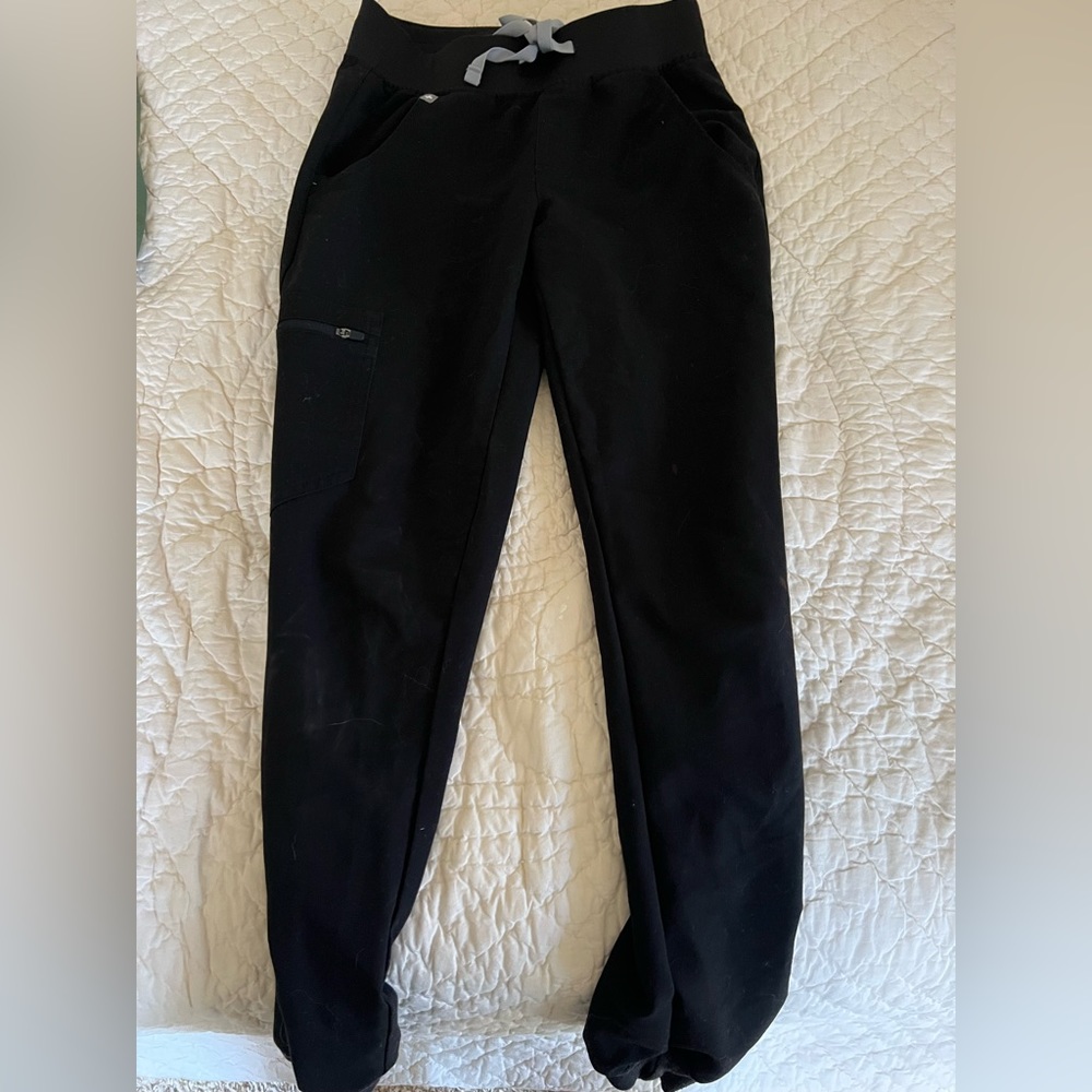 Figs XXS jogger black. See caption
